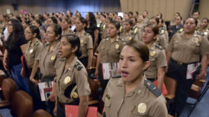 descanso pre y postnatal del personal femenino de las Fuerzas Armadas y Policía Nacional del Perú