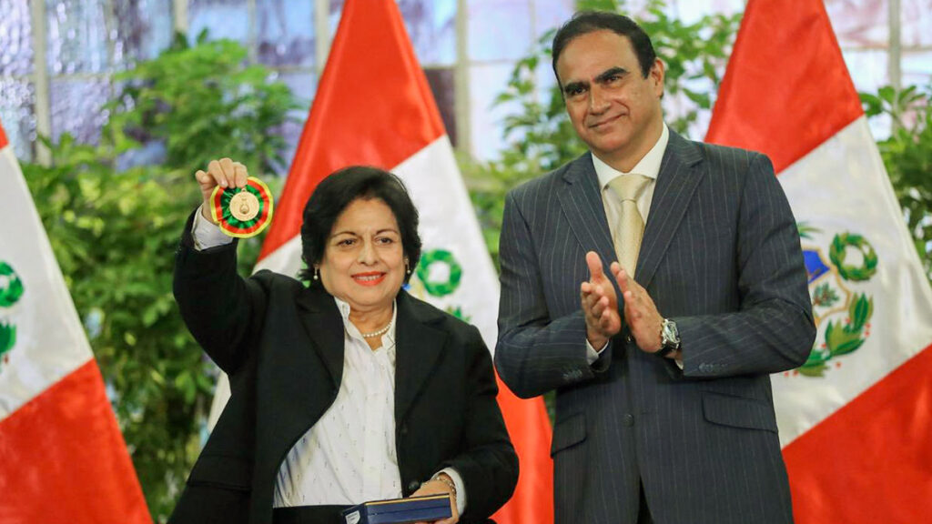 Felicitamos a la Dra. Manuela García Cochagne por su condecoración en la Orden del Trabajo, otorgada en el marco del Día del Trabajo